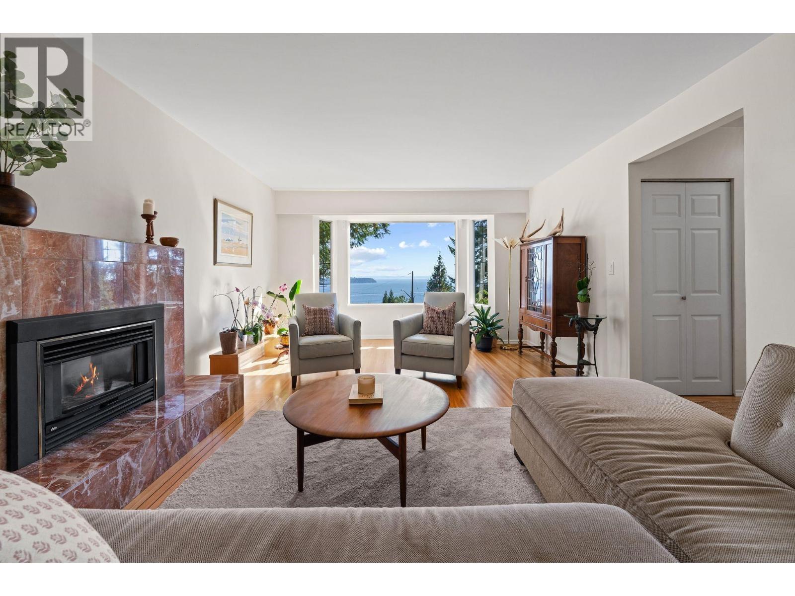 3845 Southridge Avenue, West Vancouver, British Columbia  V7V 3H9 - Photo 2 - R3163380