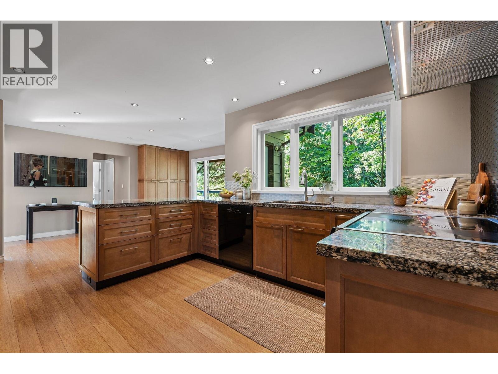3845 Southridge Avenue, West Vancouver, British Columbia  V7V 3H9 - Photo 8 - R3163380