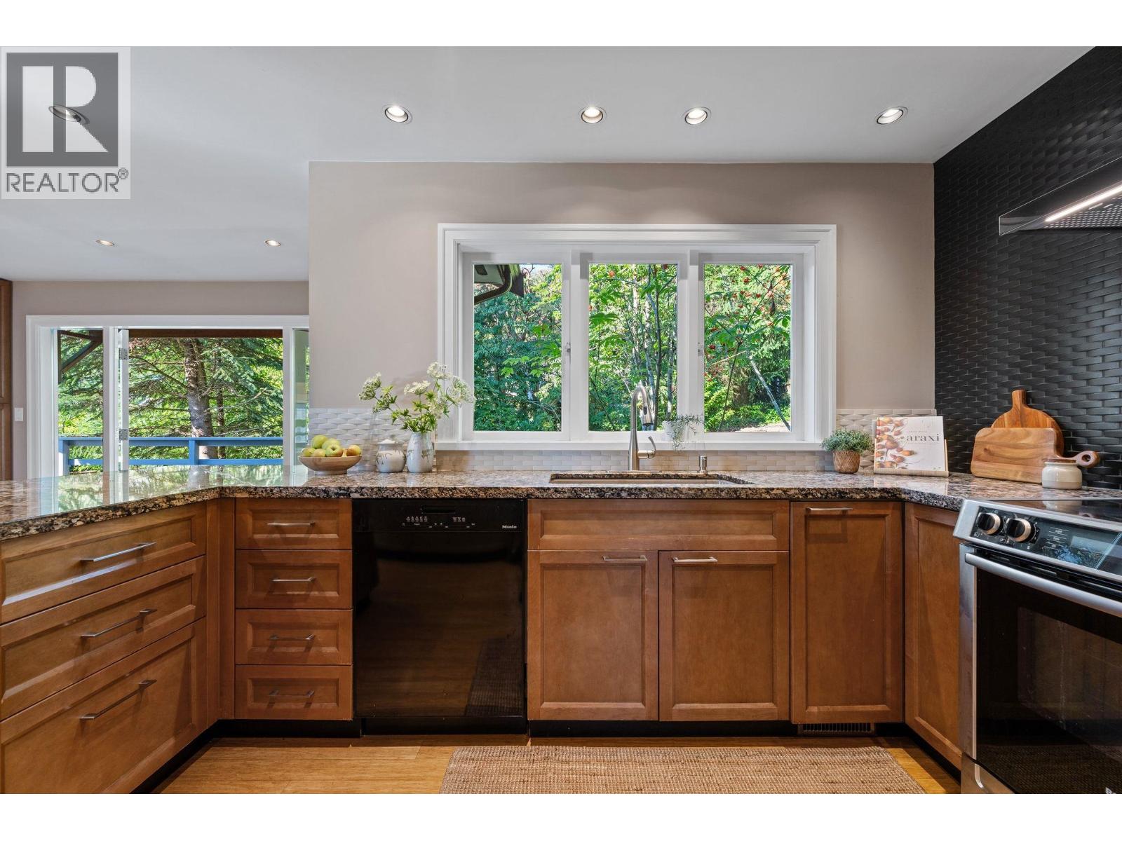 3845 Southridge Avenue, West Vancouver, British Columbia  V7V 3H9 - Photo 9 - R3163380