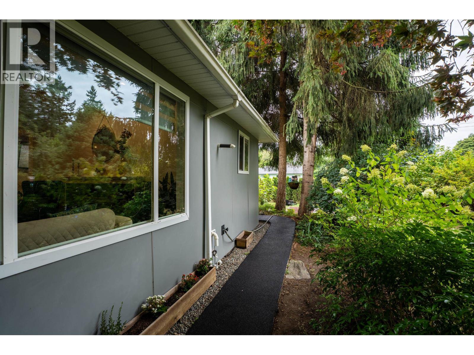 20955 118 Avenue, Maple Ridge, British Columbia  V2X 2M6 - Photo 2 - R3163405