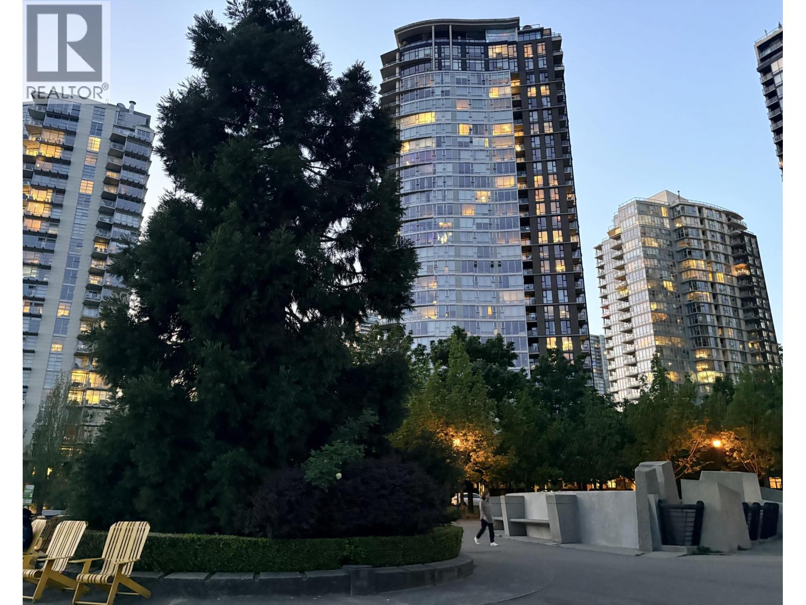 607 583 BEACH CRESCENT, vancouver, British Columbia