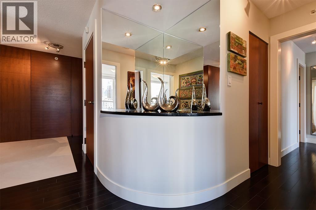 2106 1228 Marinaside Crescent, Vancouver, British Columbia  V6Z 2W4 - Photo 2 - R3163394