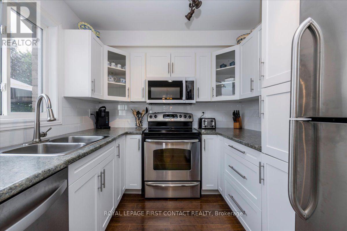 15 Sherwood Court, Barrie (Northwest), Ontario  L4N 9V2 - Photo 11 - S13762608