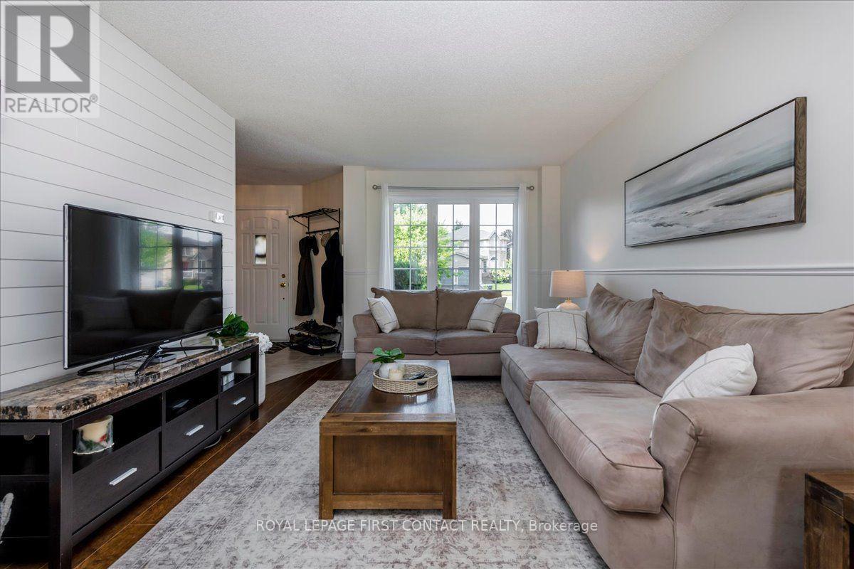 15 Sherwood Court, Barrie (Northwest), Ontario  L4N 9V2 - Photo 5 - S13762608