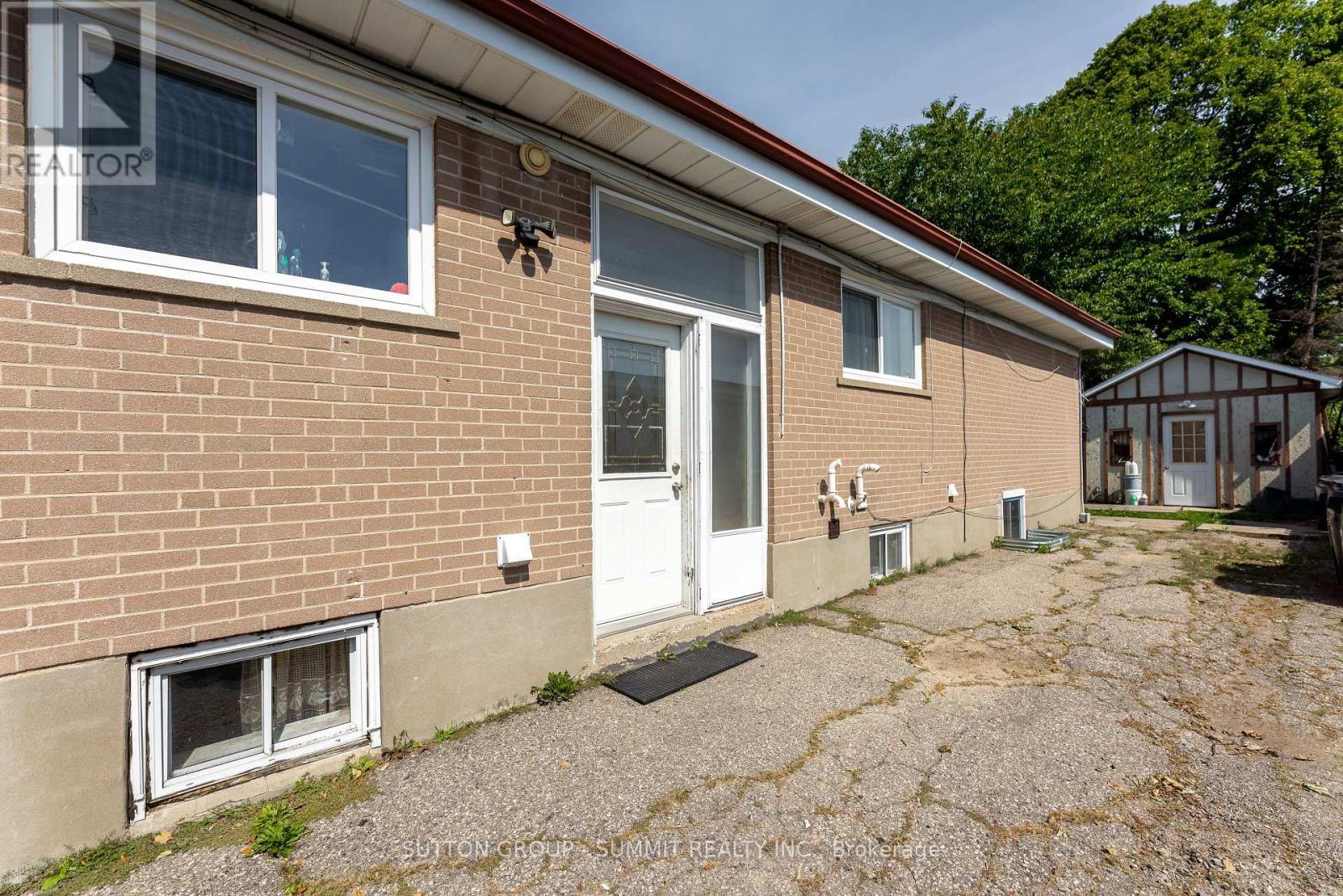 29 YATESCASTLE, Toronto, Ontario