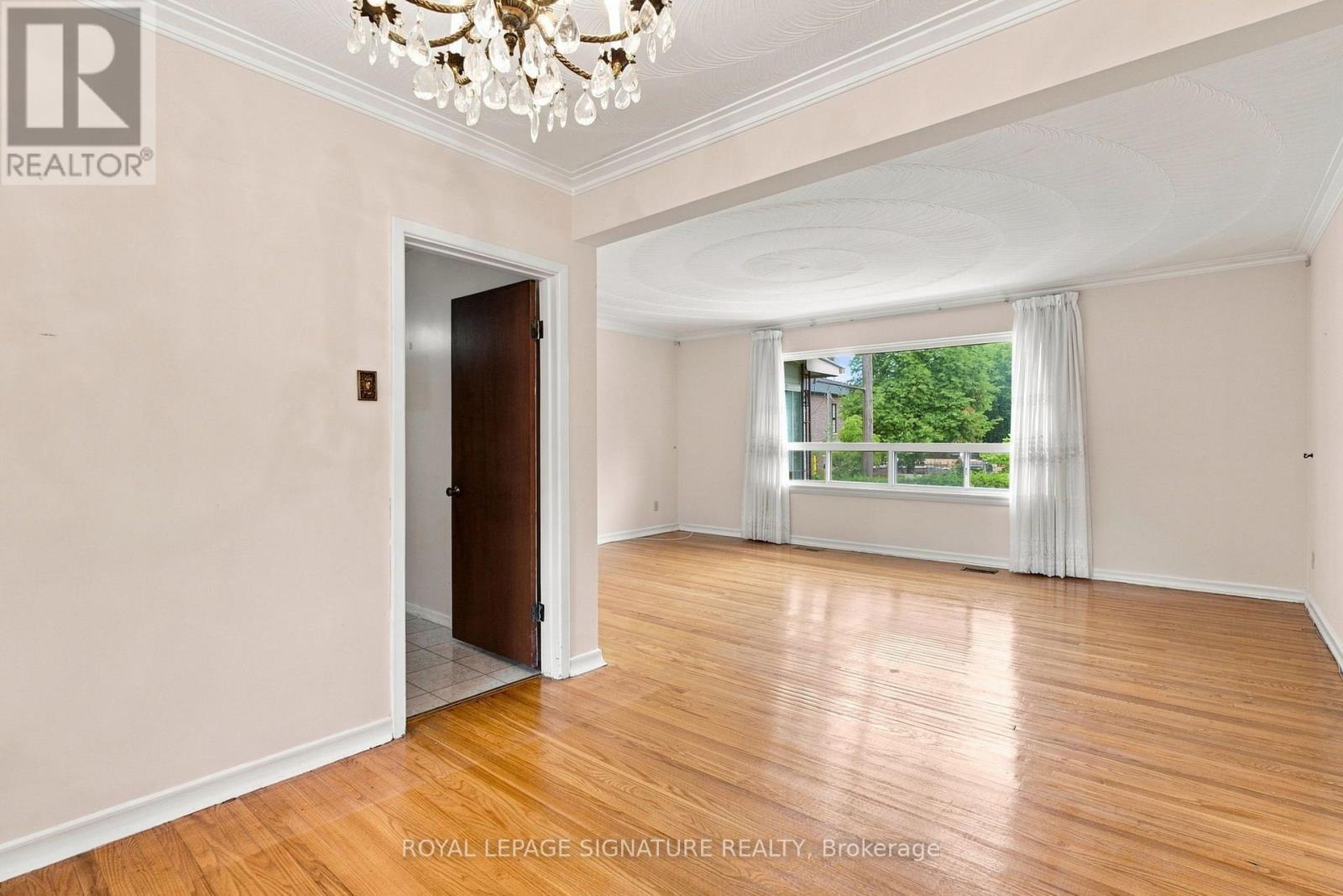 1 Dalegrove Crescent, Toronto, Ontario  M9B 6A5 - Photo 11 - W13762654