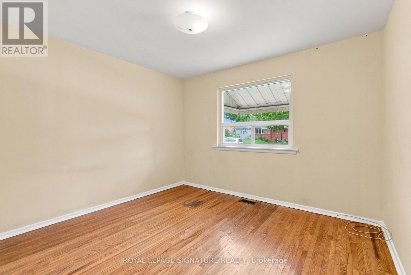 1 Dalegrove Crescent, Toronto, Ontario  M9B 6A5 - Photo 18 - W13762654