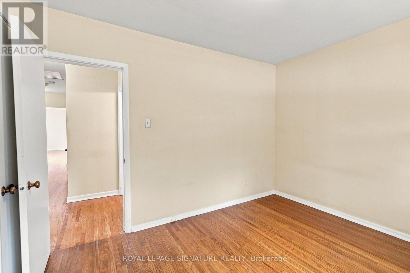 1 Dalegrove Crescent, Toronto, Ontario  M9B 6A5 - Photo 19 - W13762654