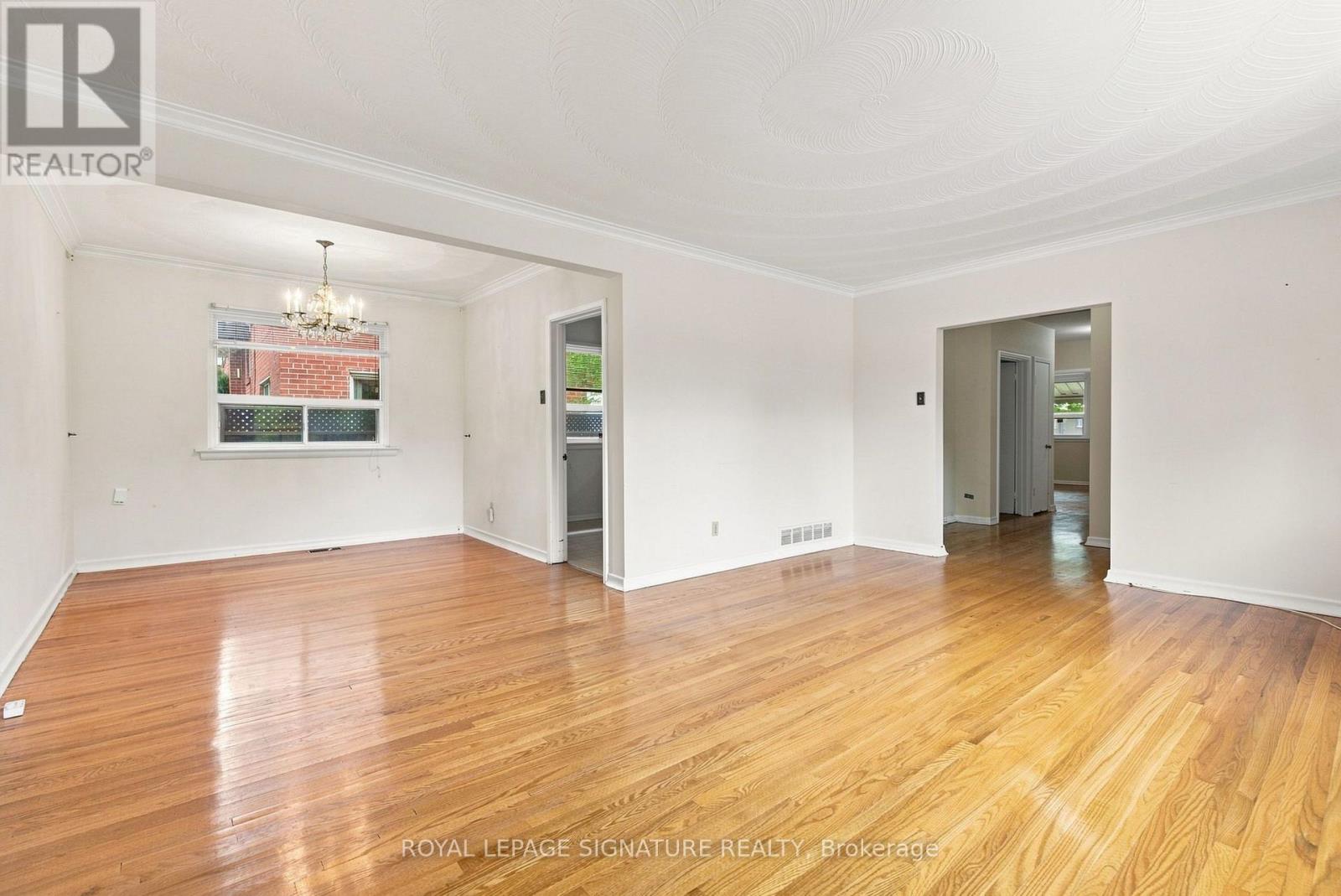 1 Dalegrove Crescent, Toronto, Ontario  M9B 6A5 - Photo 7 - W13762654