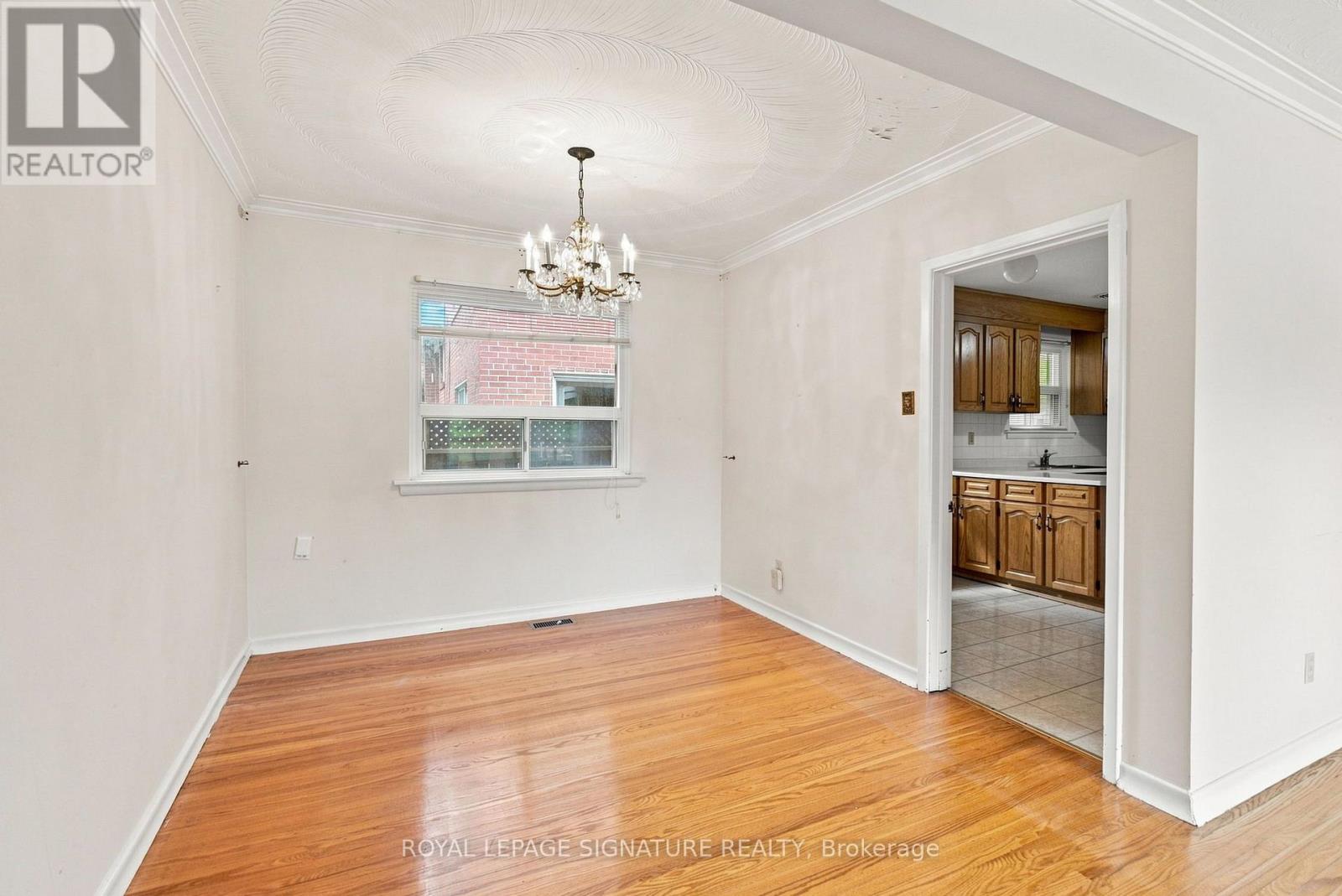 1 Dalegrove Crescent, Toronto, Ontario  M9B 6A5 - Photo 9 - W13762654