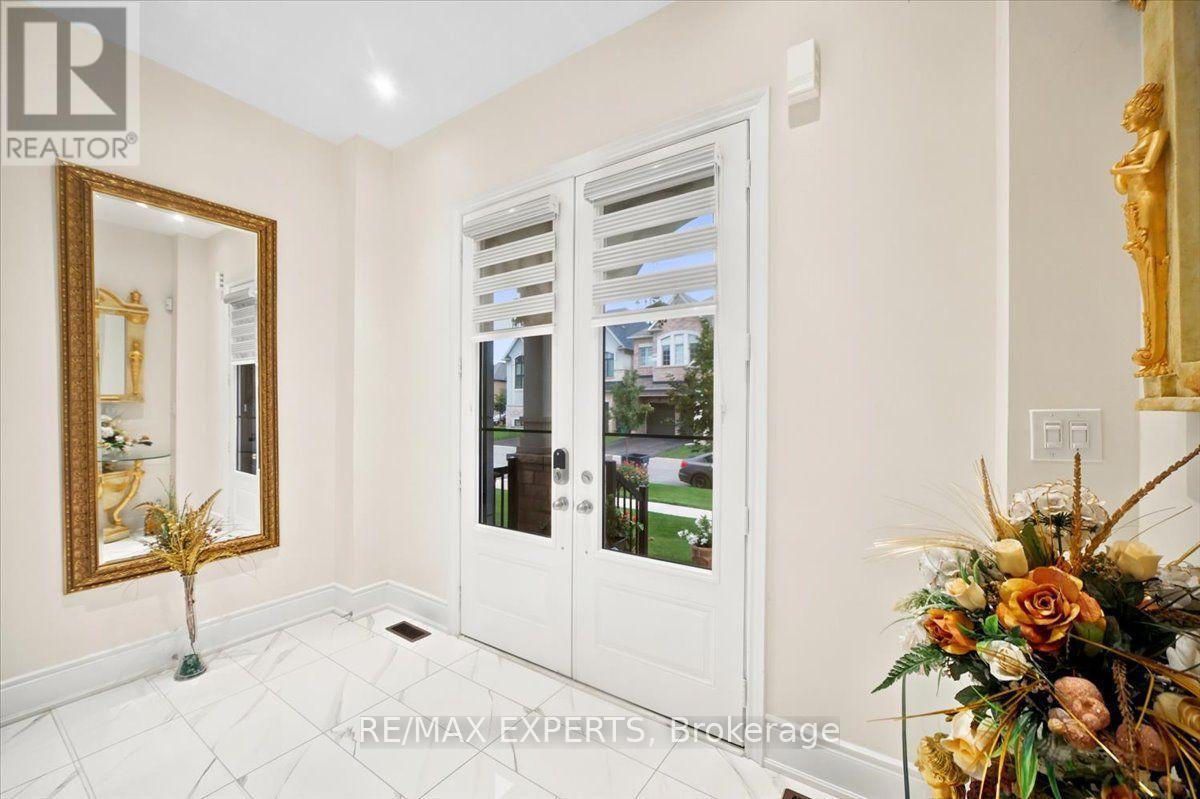 30 Midmorning Road, Brampton, Ontario  L1R 0N8 - Photo 2 - W13762686