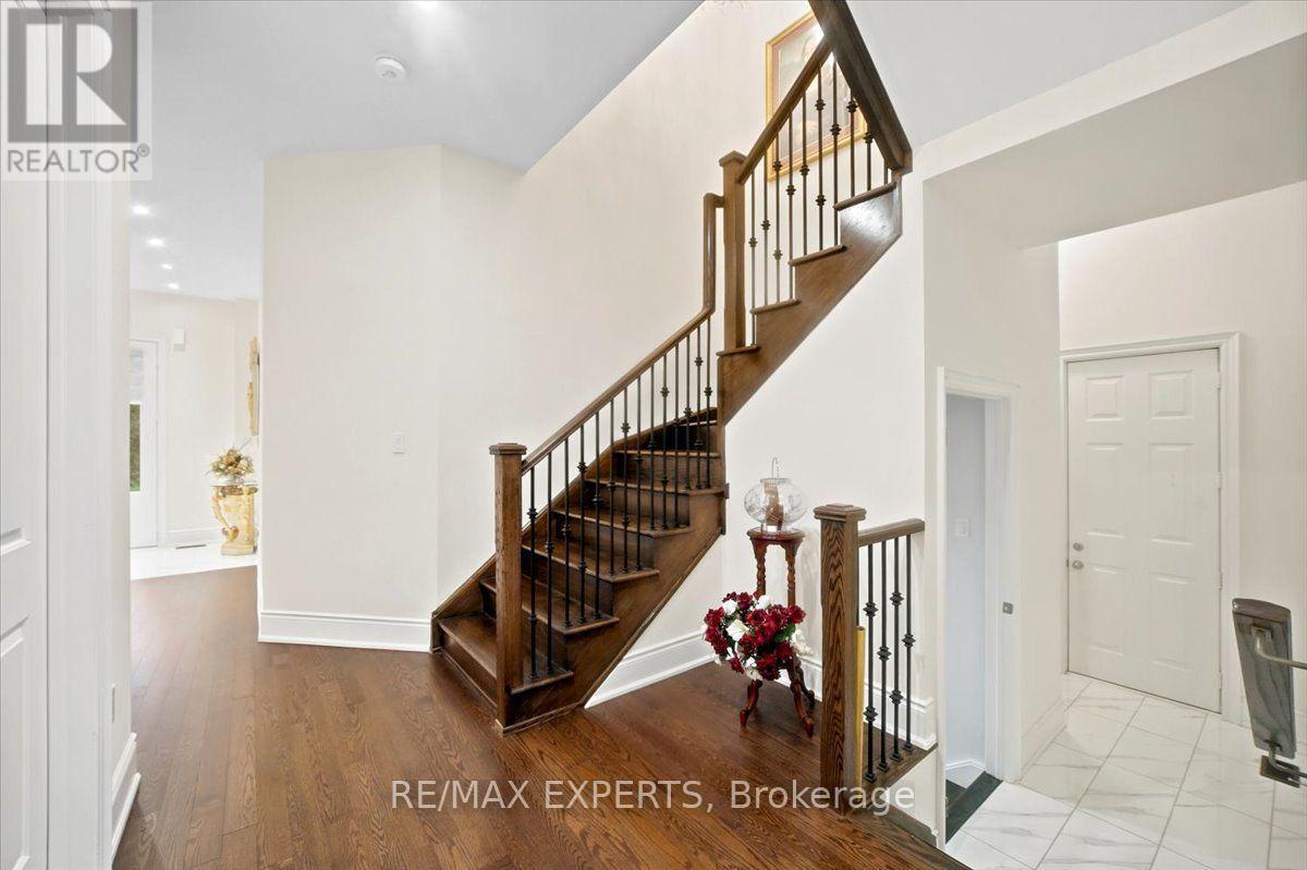 30 Midmorning Road, Brampton, Ontario  L1R 0N8 - Photo 8 - W13762686