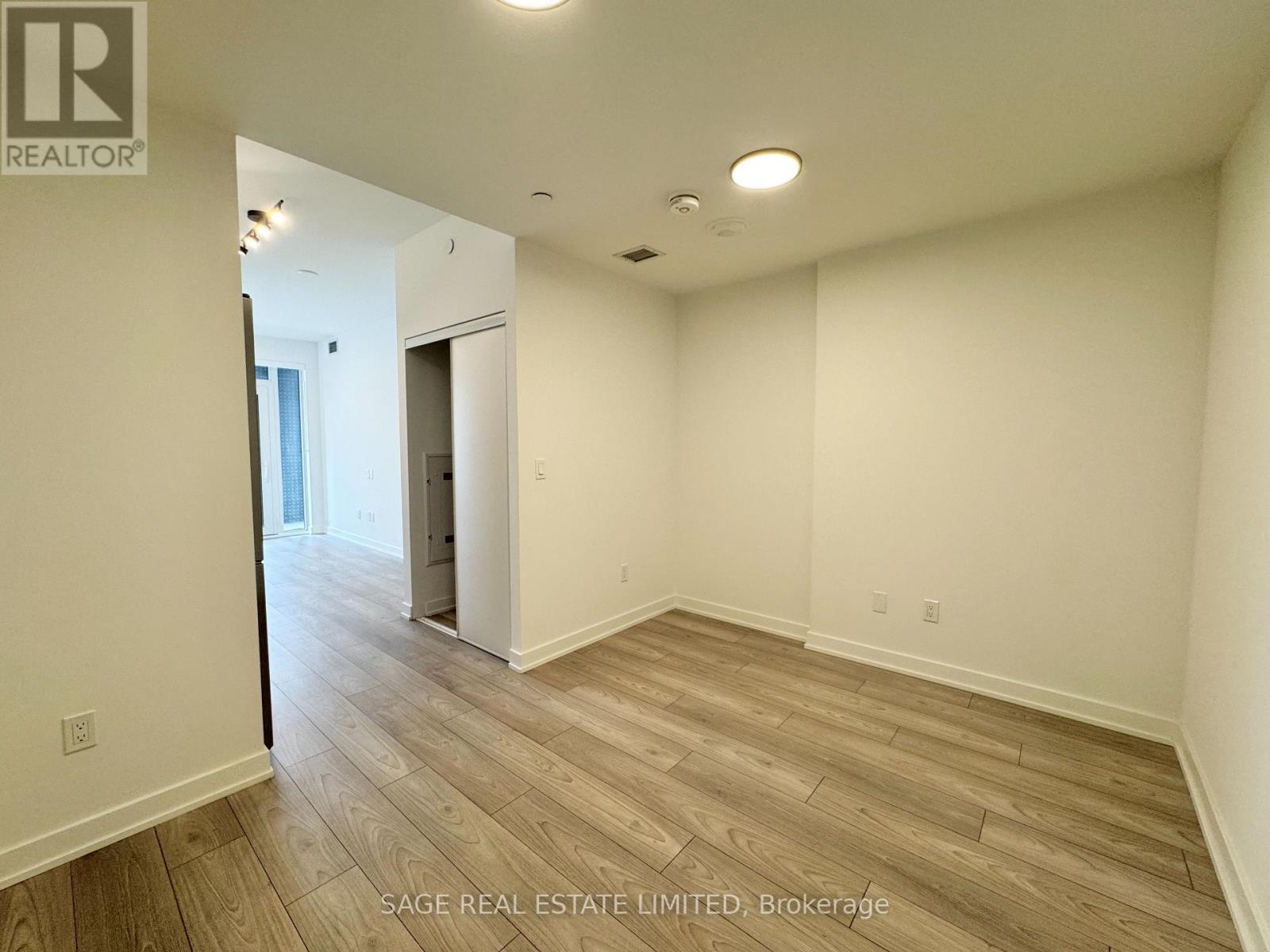433 - 1007 The Queensway, Toronto, Ontario  M8Z 0H4 - Photo 3 - W13762702