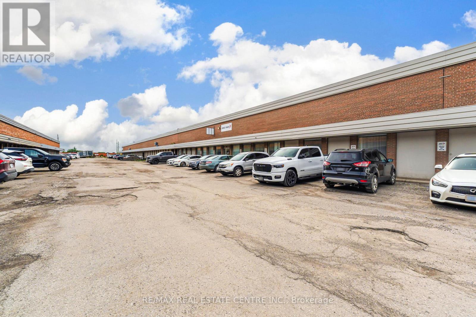 396 Clarence Street, Brampton, Ontario  L6W 1T5 - Photo 4 - W13757606