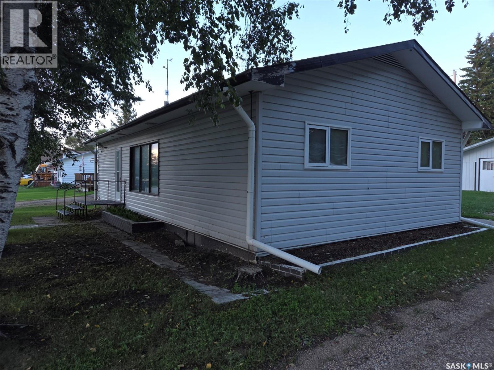 100 3rd Avenue N, Middle Lake, Saskatchewan  S0K 2X0 - Photo 2 - SK047955