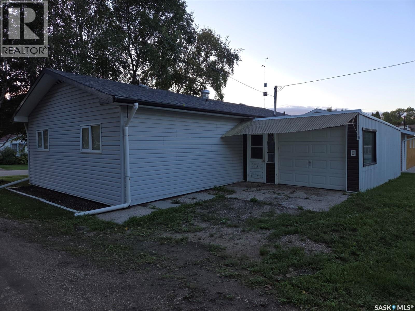 100 3rd Avenue N, Middle Lake, Saskatchewan  S0K 2X0 - Photo 3 - SK047955