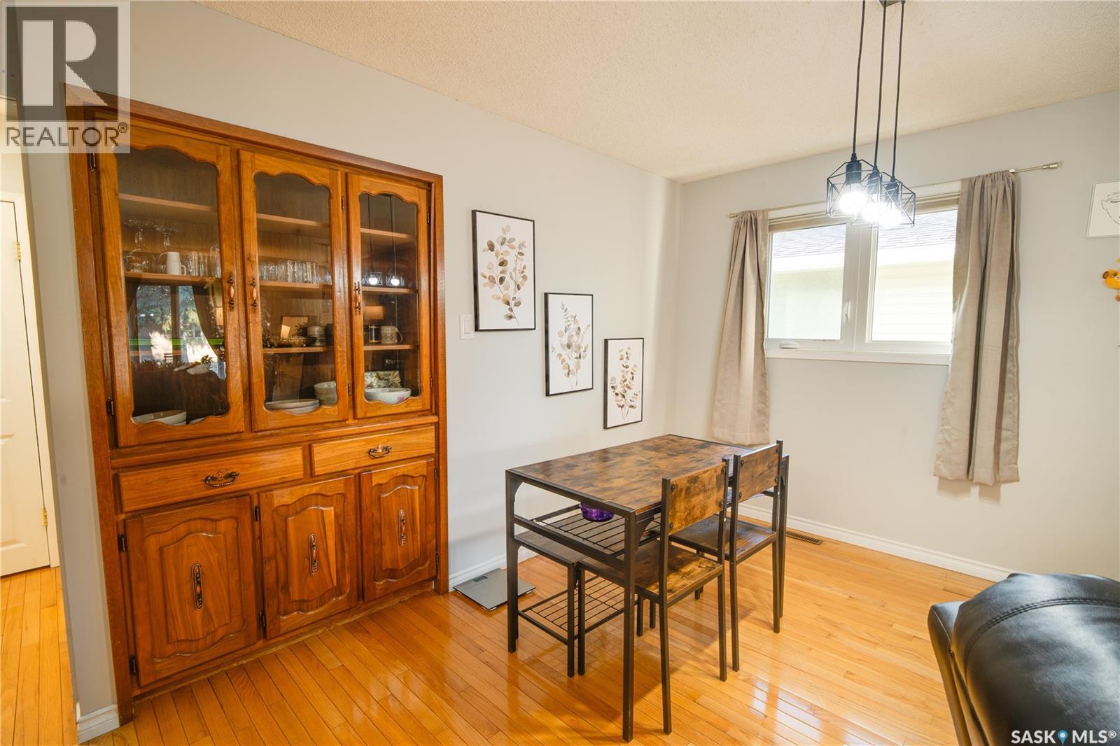 1304 Queen Crescent, Moose Jaw, Saskatchewan  S6H 3G4 - Photo 10 - SK047918