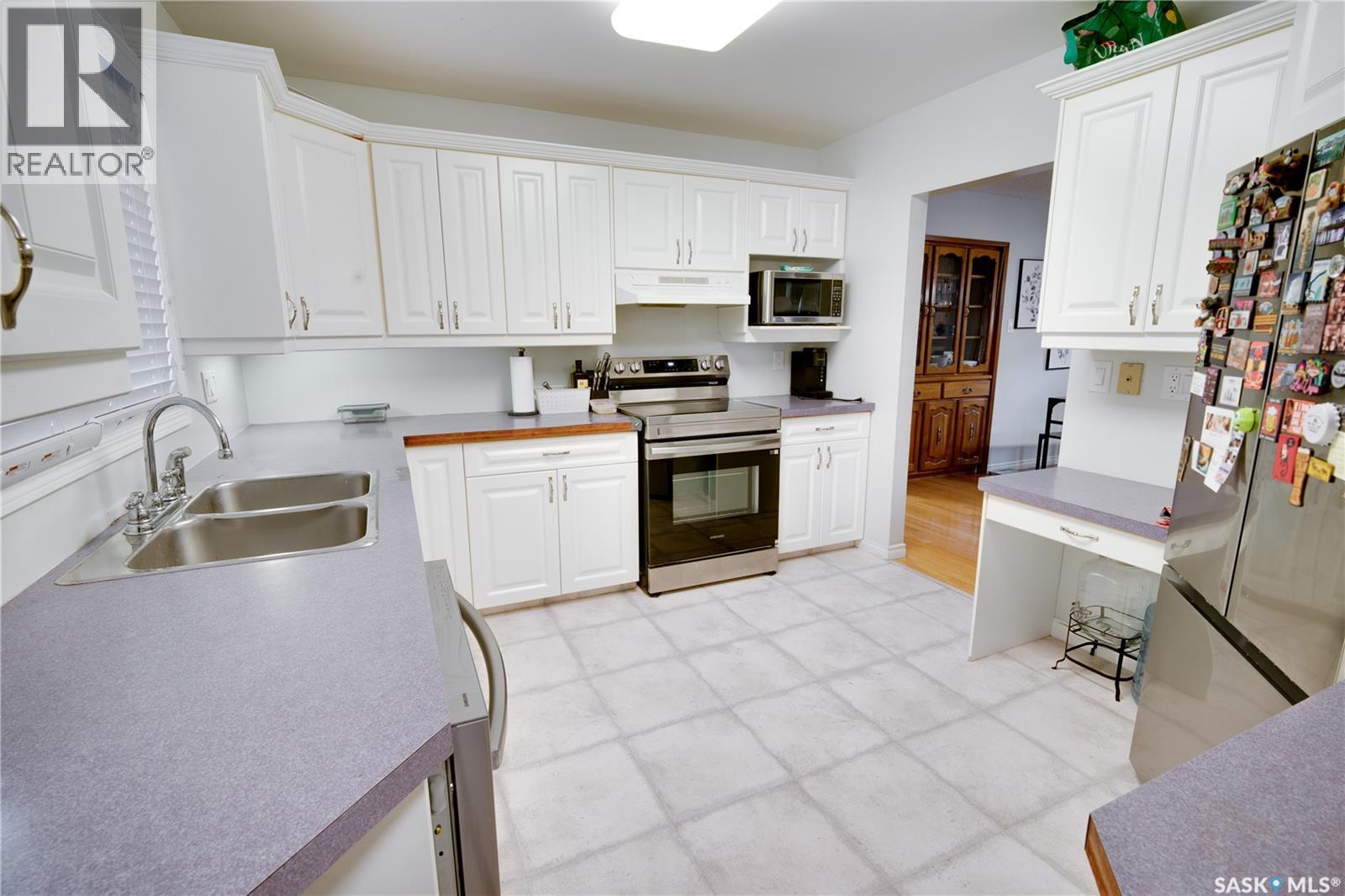 1304 Queen Crescent, Moose Jaw, Saskatchewan  S6H 3G4 - Photo 12 - SK047918