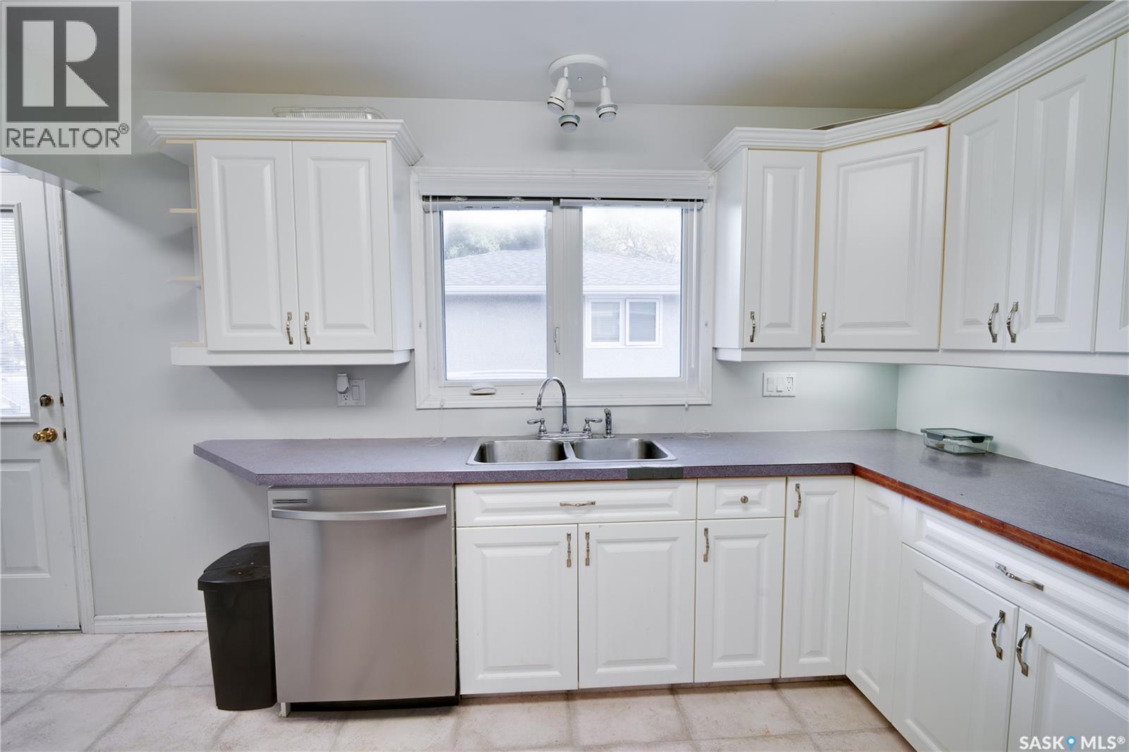 1304 Queen Crescent, Moose Jaw, Saskatchewan  S6H 3G4 - Photo 14 - SK047918