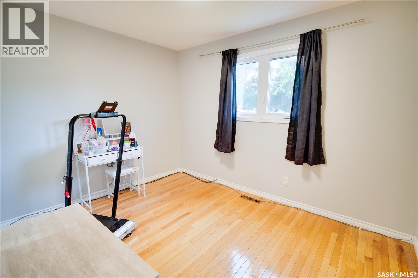 1304 Queen Crescent, Moose Jaw, Saskatchewan  S6H 3G4 - Photo 18 - SK047918