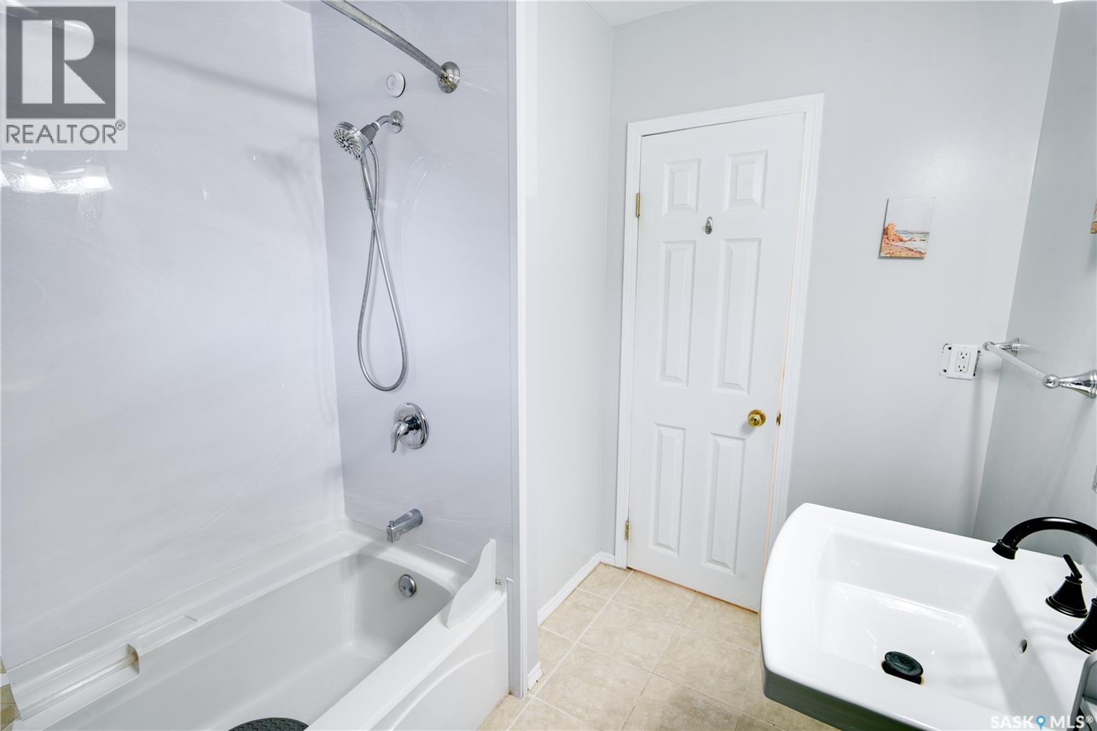 1304 Queen Crescent, Moose Jaw, Saskatchewan  S6H 3G4 - Photo 21 - SK047918