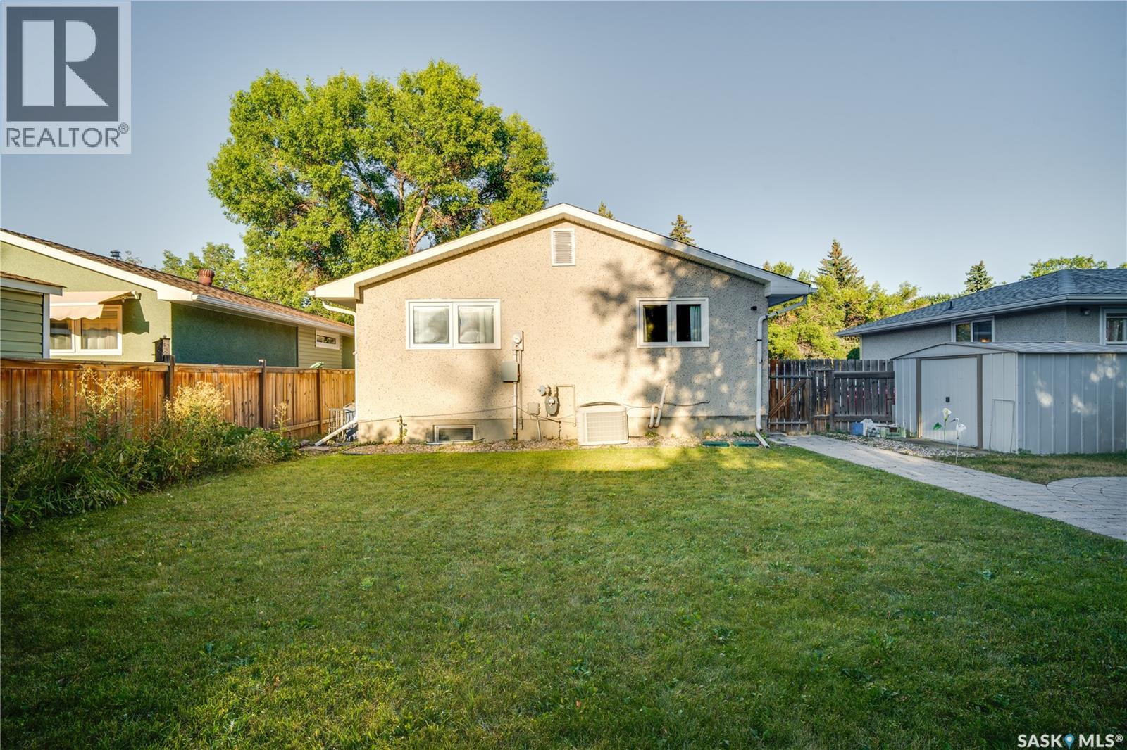 1304 Queen Crescent, Moose Jaw, Saskatchewan  S6H 3G4 - Photo 35 - SK047918
