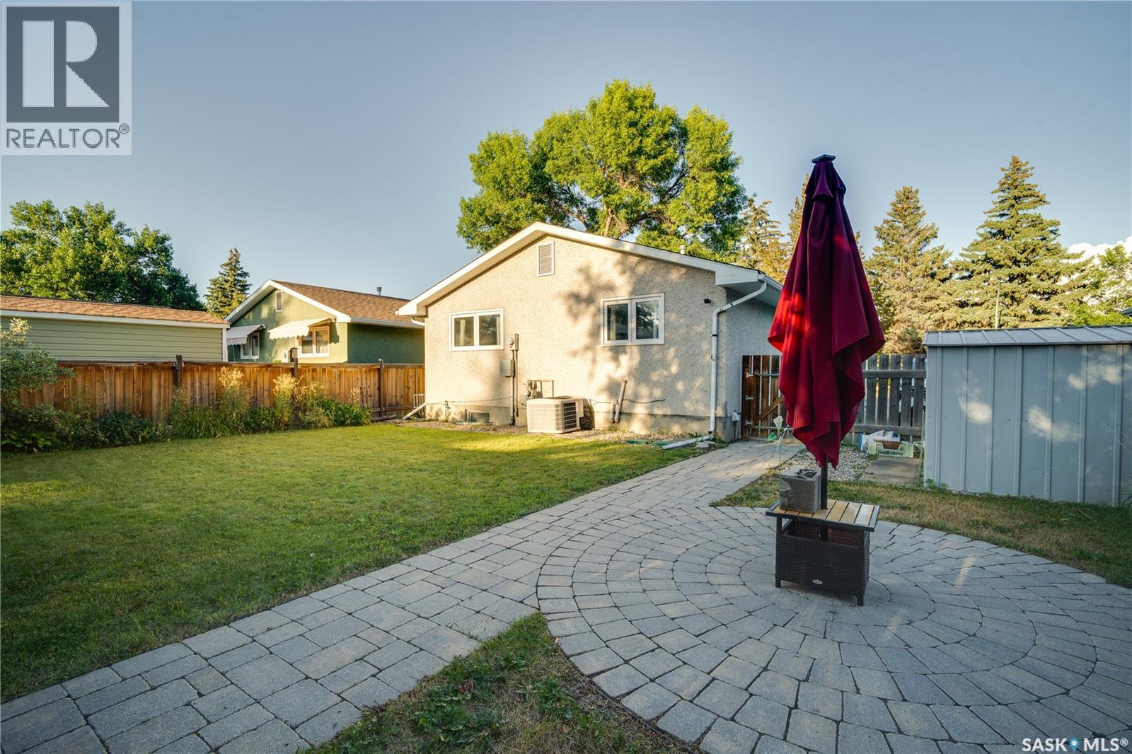 1304 Queen Crescent, Moose Jaw, Saskatchewan  S6H 3G4 - Photo 36 - SK047918