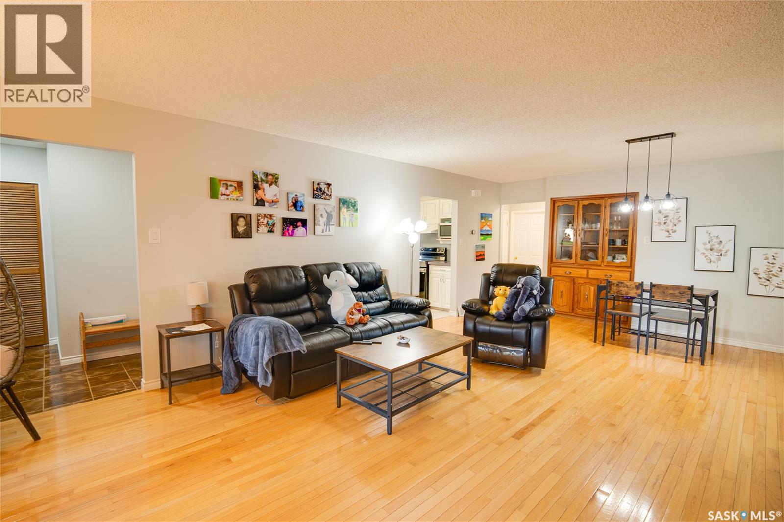 1304 Queen Crescent, Moose Jaw, Saskatchewan  S6H 3G4 - Photo 5 - SK047918