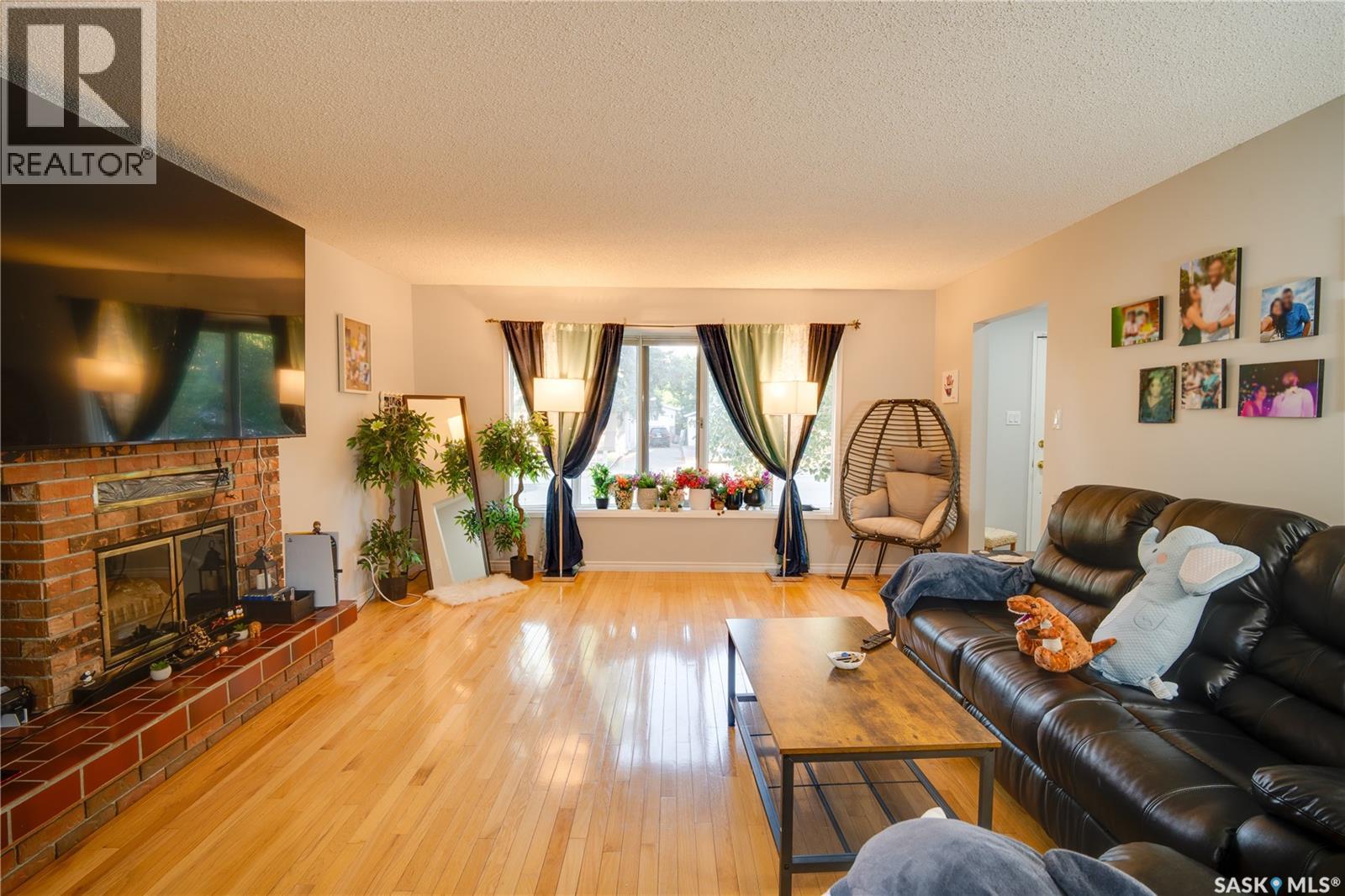 1304 Queen Crescent, Moose Jaw, Saskatchewan  S6H 3G4 - Photo 6 - SK047918