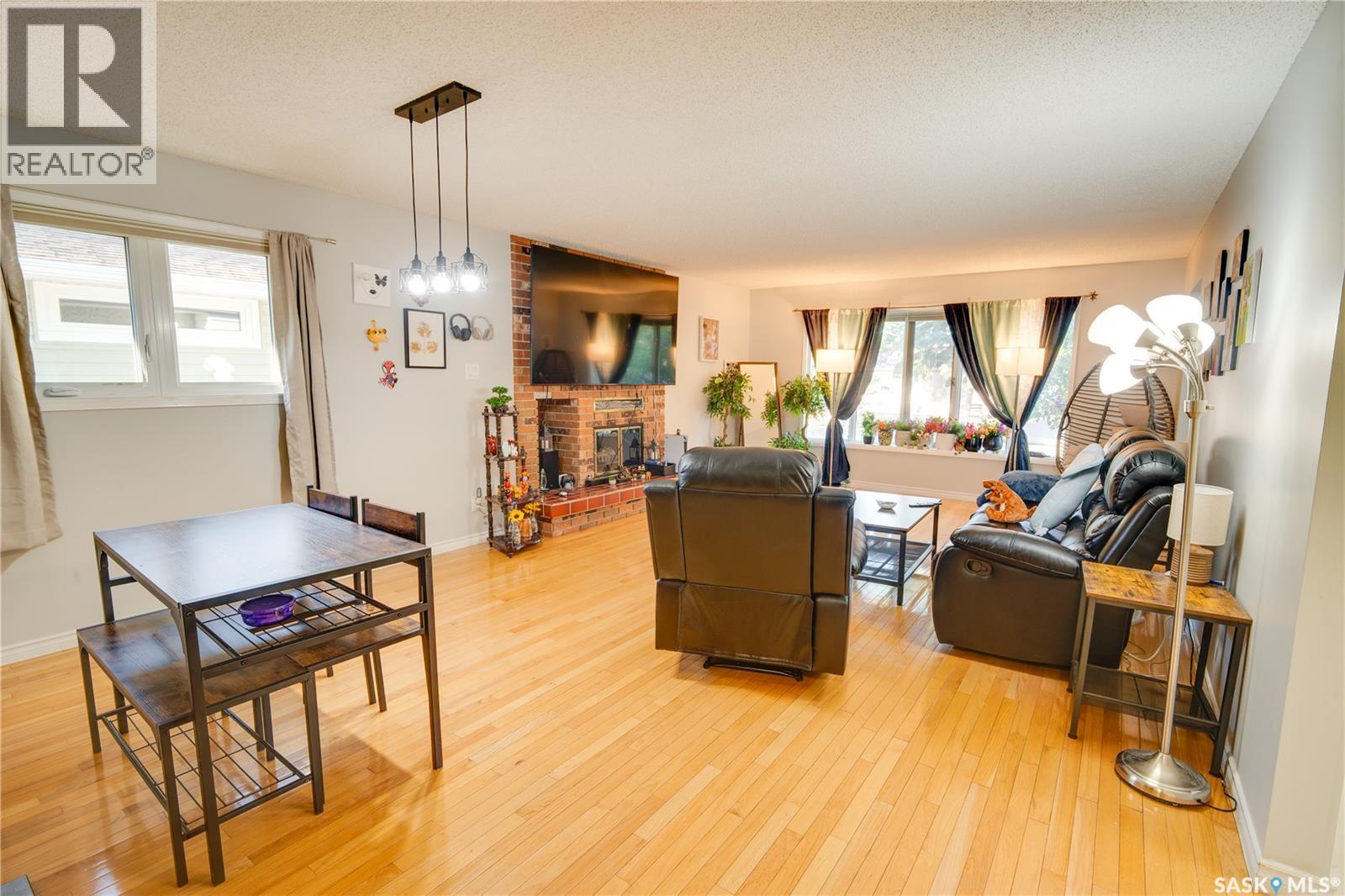 1304 Queen Crescent, Moose Jaw, Saskatchewan  S6H 3G4 - Photo 9 - SK047918