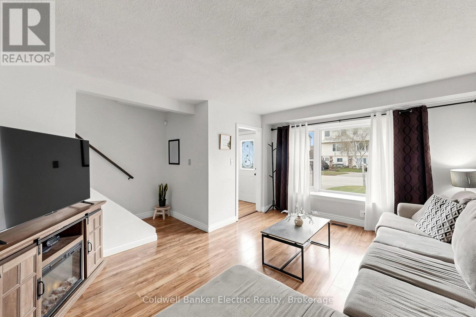 900 Southridge Street, Oshawa, Ontario  L1H 8A5 - Photo 4 - E13762820