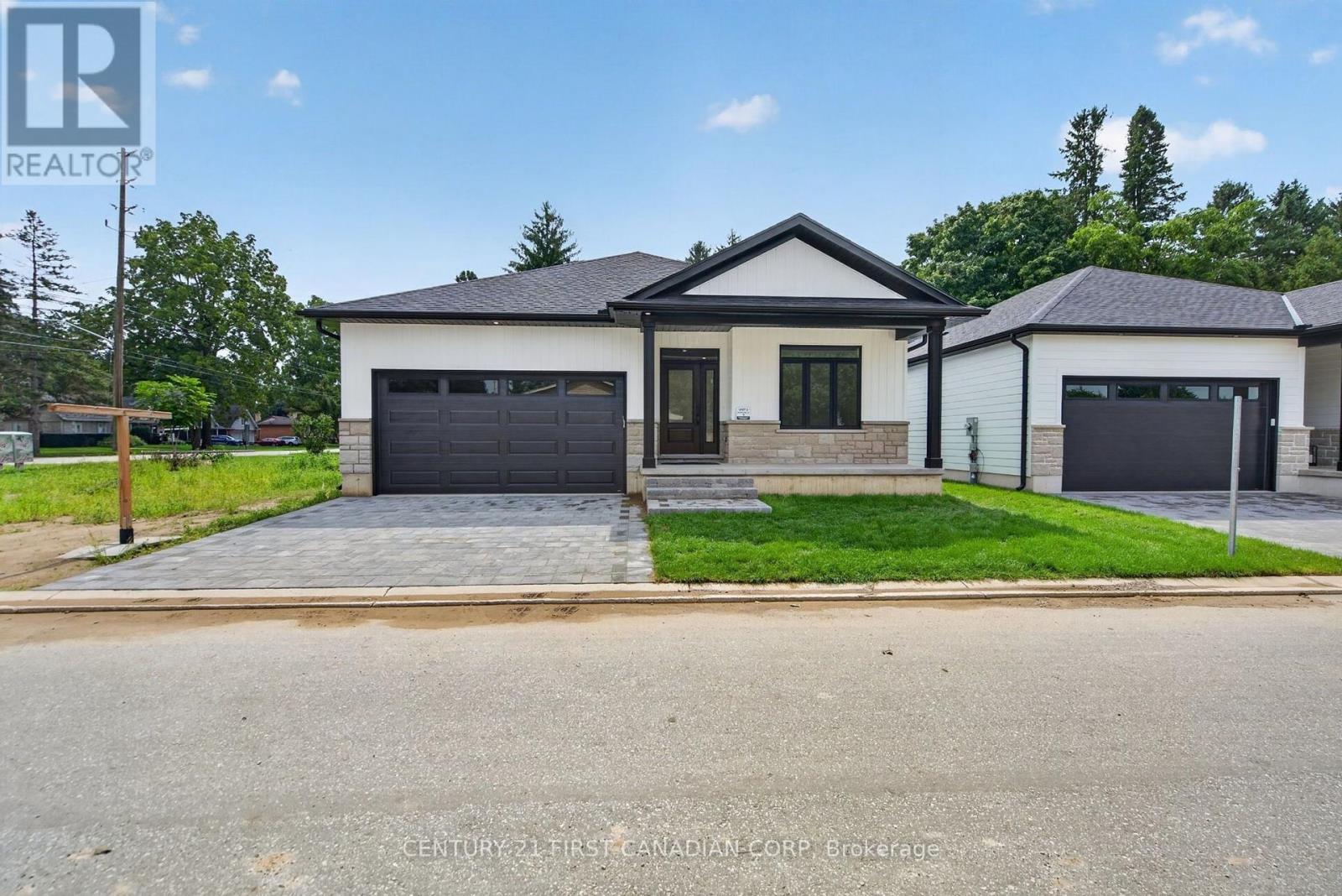 4 - 430 HEAD STREET N, Strathroy-Caradoc, Ontario