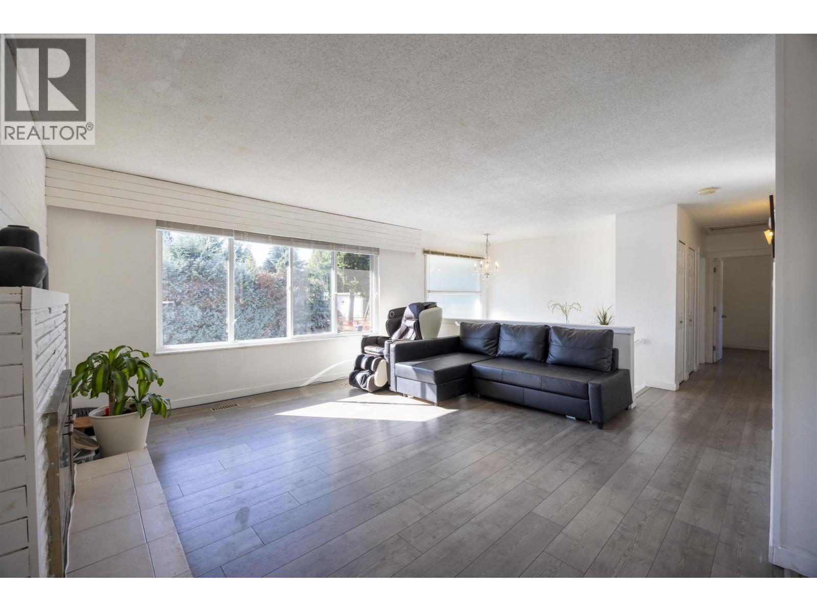 3648 Vincent Street, Port Coquitlam, British Columbia  V3B 3T9 - Photo 3 - R3162859