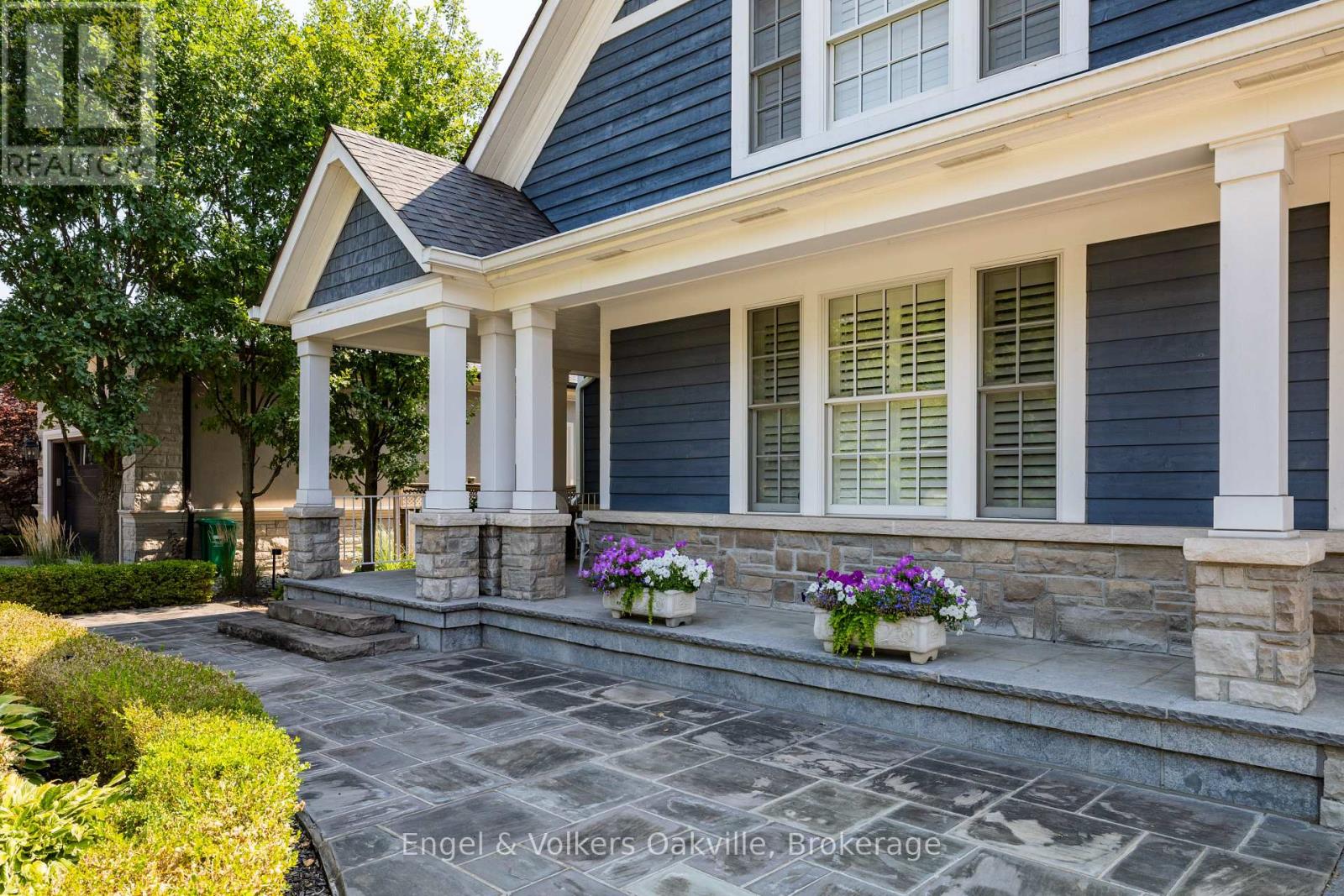 1182 Streambank Drive, Mississauga, Ontario  L5H 1W8 - Photo 4 - W13762948