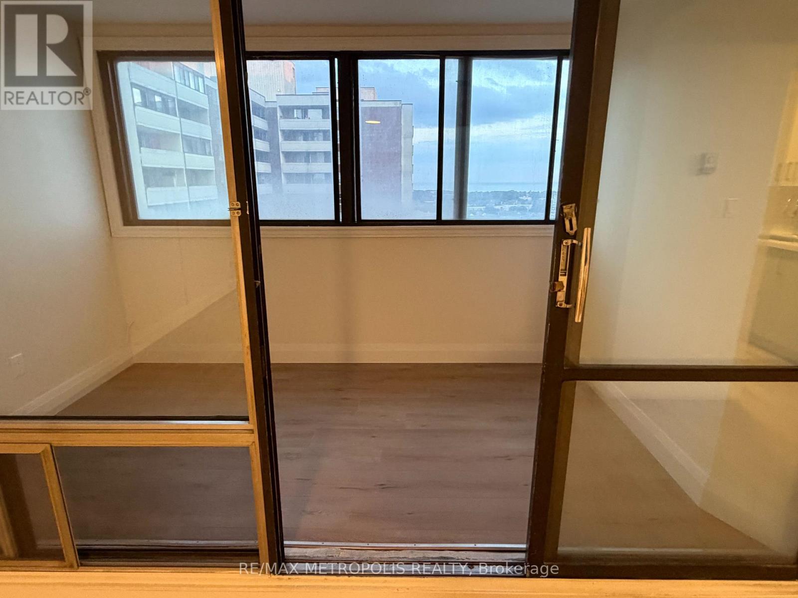 2803 - 3 Massey Square, Toronto, Ontario  M4C 5L5 - Photo 17 - E13762848