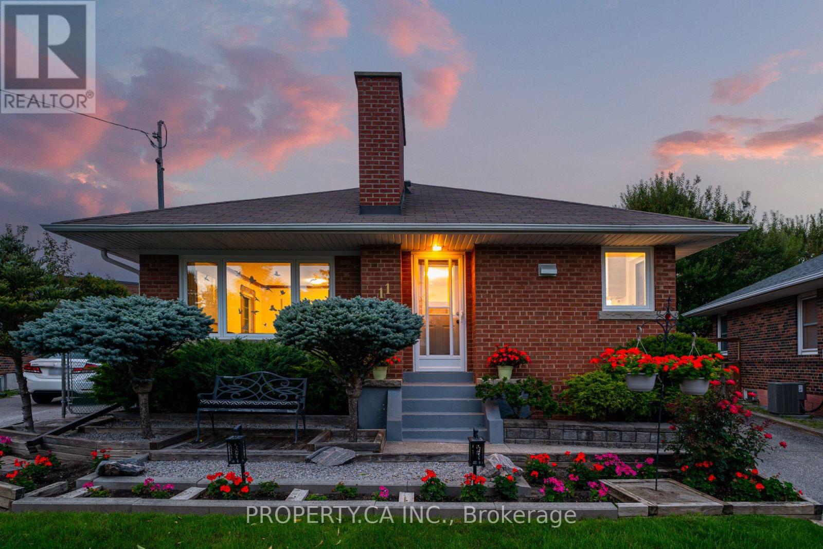 11 BARNSLEY COURT, Toronto, Ontario