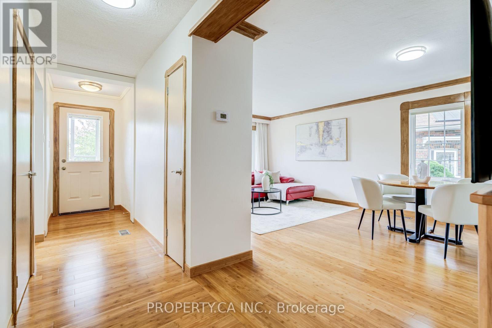 11 Barnsley Court, Toronto, Ontario  M1R 3X5 - Photo 4 - E13762912