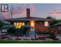 11 BARNSLEY COURT, Toronto, Ontario