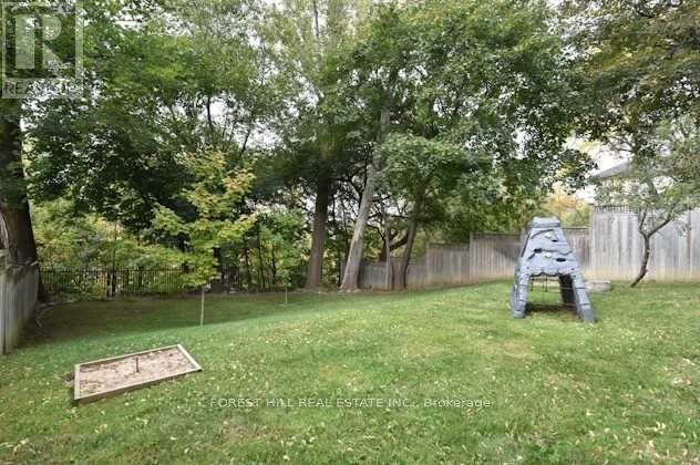 105 Parkview Hill Crescent, Toronto, Ontario  M4B 1R5 - Photo 17 - E13482808