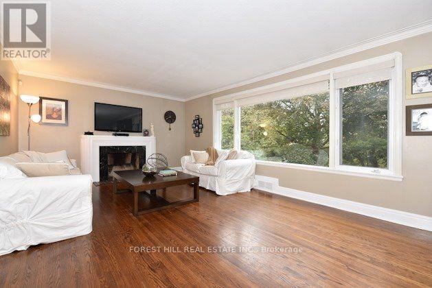 105 Parkview Hill Crescent, Toronto, Ontario  M4B 1R5 - Photo 7 - E13482808