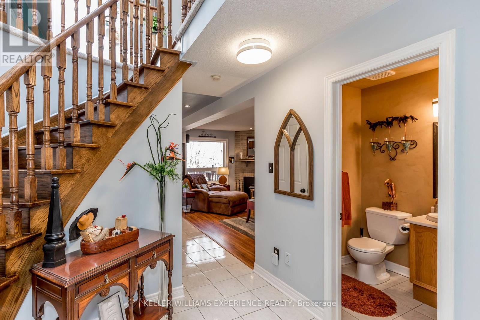 38 Bishop Drive, Barrie (Ardagh), Ontario  L4N 6Y4 - Photo 3 - S13762818
