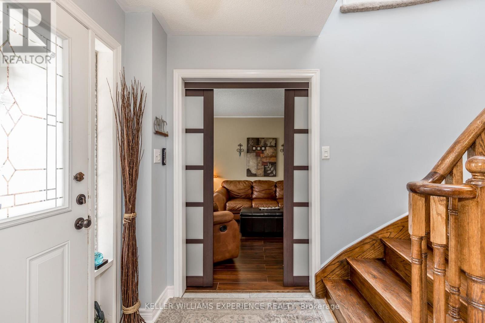 38 Bishop Drive, Barrie (Ardagh), Ontario  L4N 6Y4 - Photo 4 - S13762818