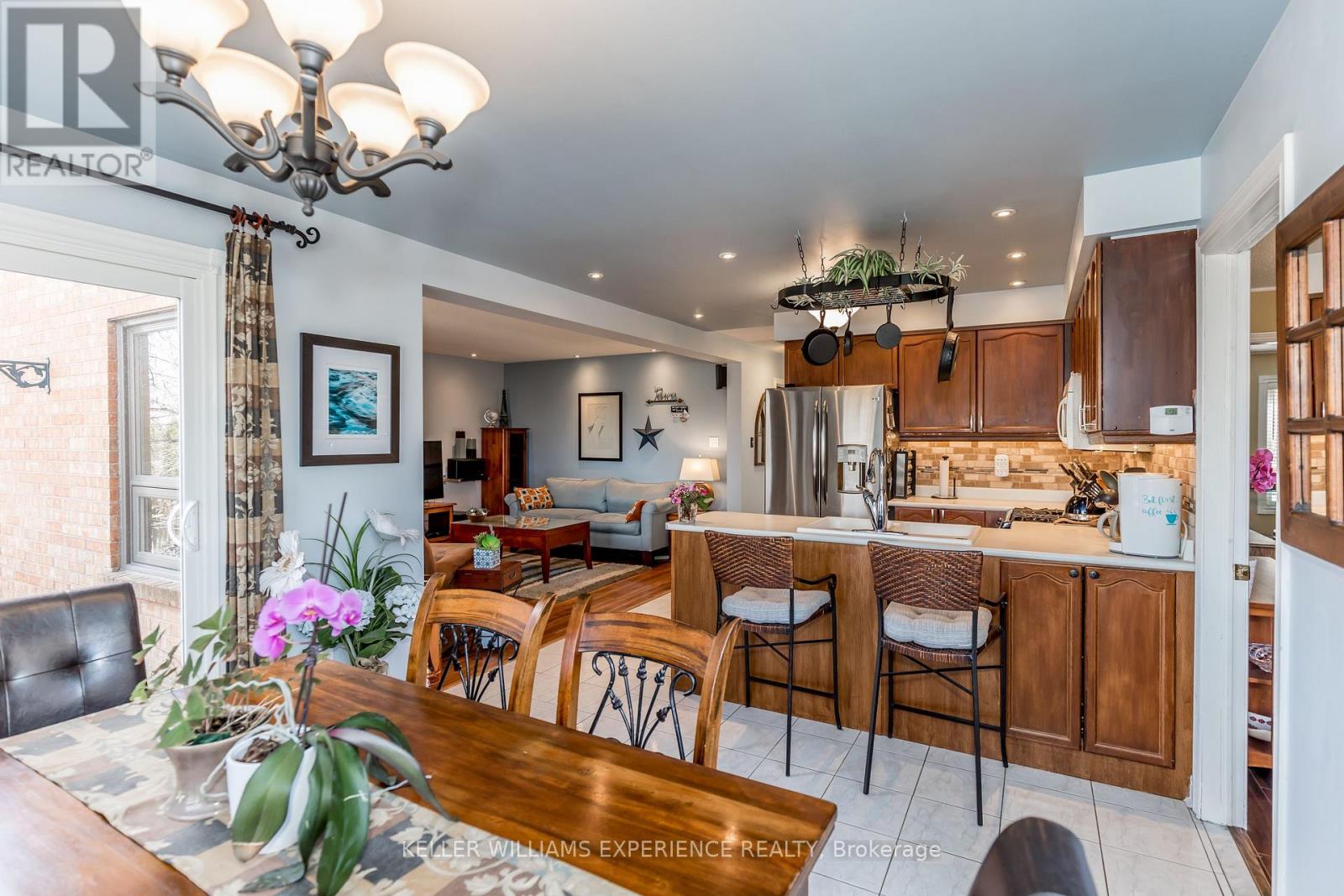 38 Bishop Drive, Barrie (Ardagh), Ontario  L4N 6Y4 - Photo 9 - S13762818
