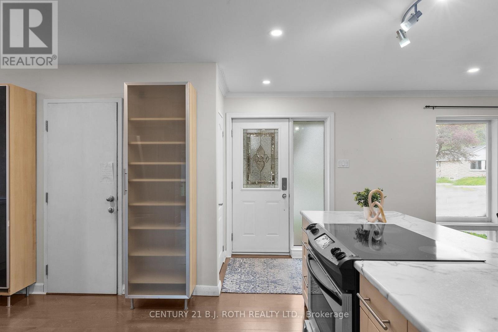 Main Level - 243 Wellington Street E, Barrie (City Centre), Ontario  L4M 2E4 - Photo 2 - S13762824
