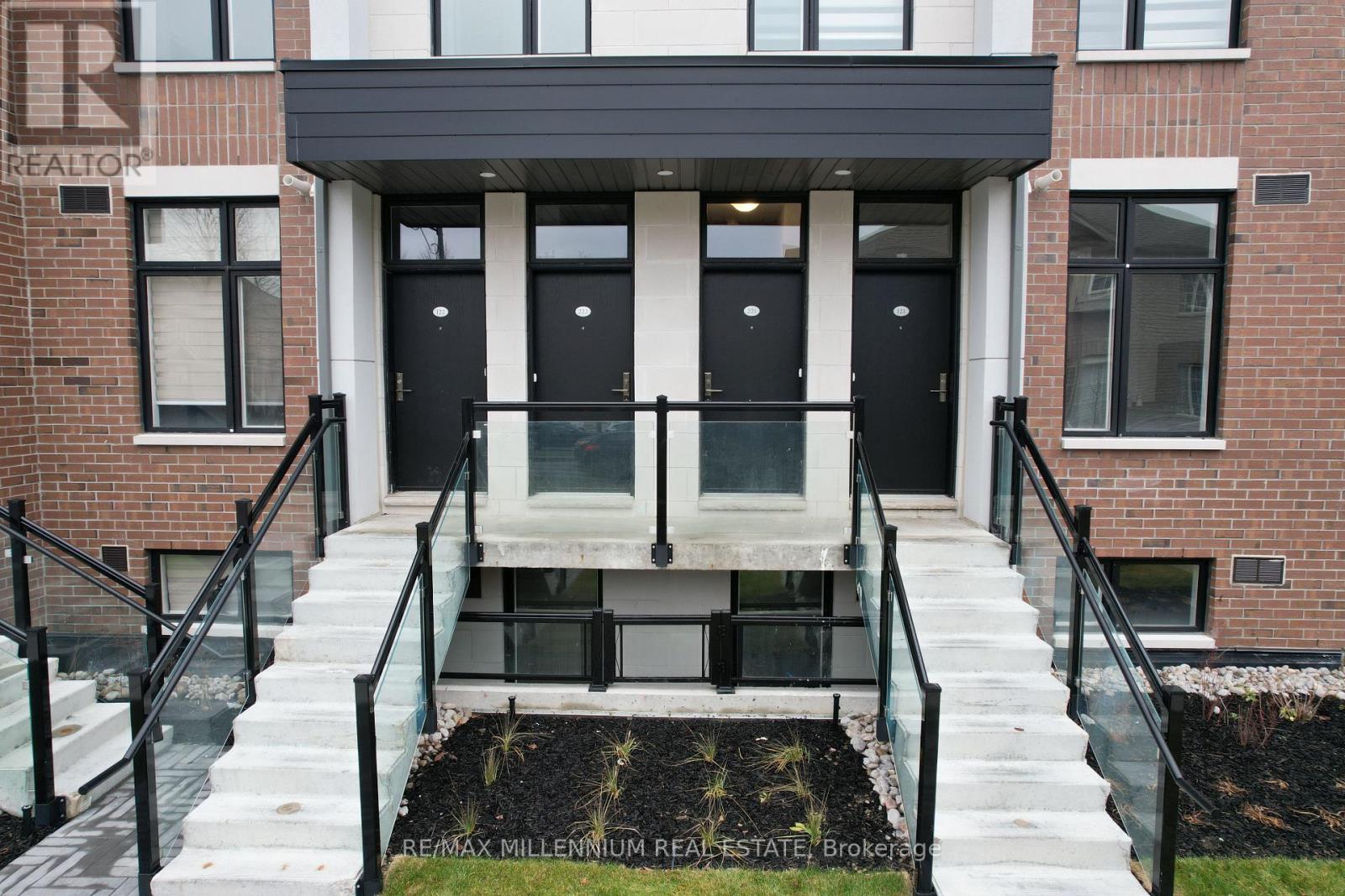 U221 - 9560 Islington Avenue, Vaughan, Ontario  L4K 2L5 - Photo 2 - N13690826