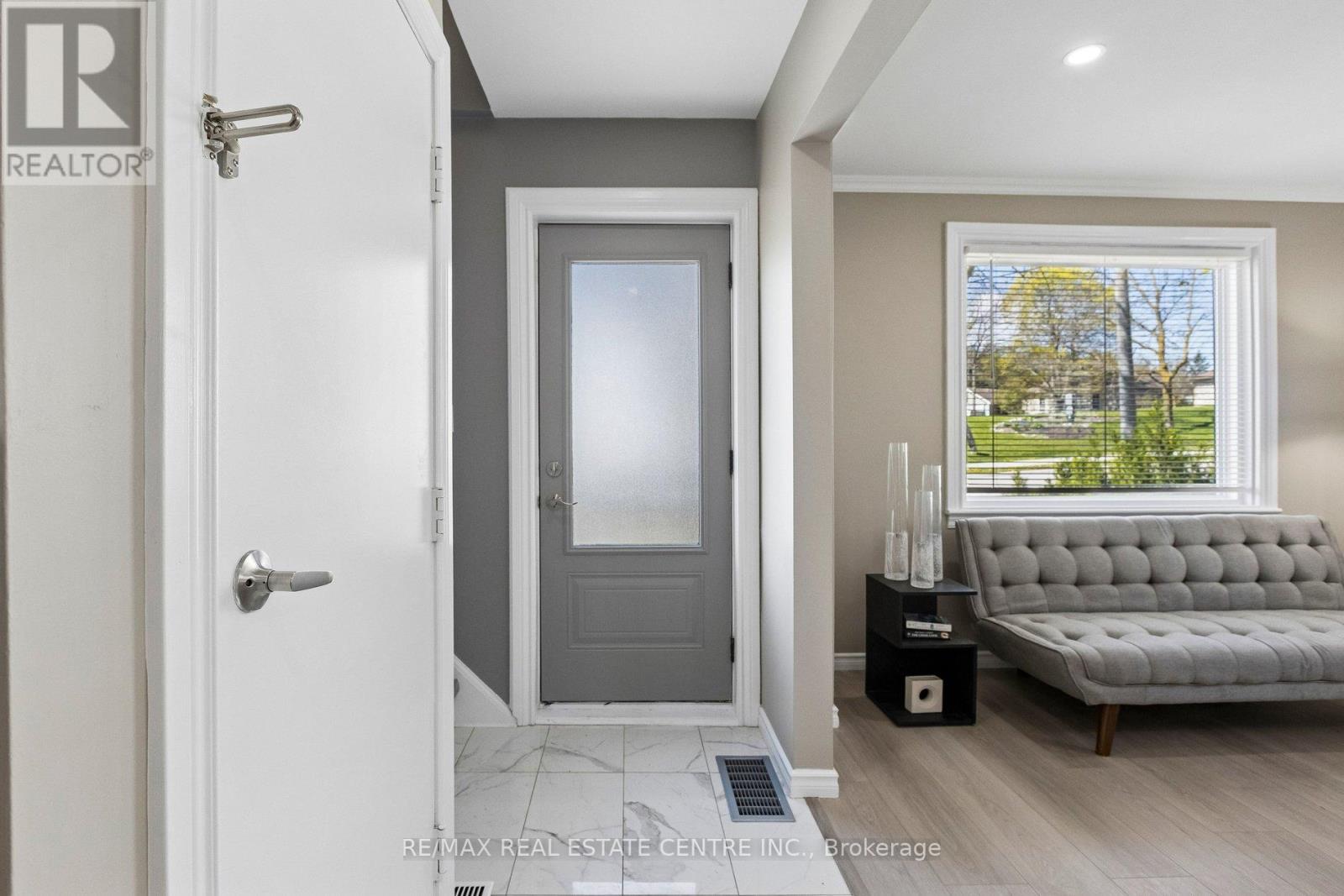 194 Silvercreek Parkway S, Guelph, Ontario  N1H 3S7 - Photo 4 - X13111966