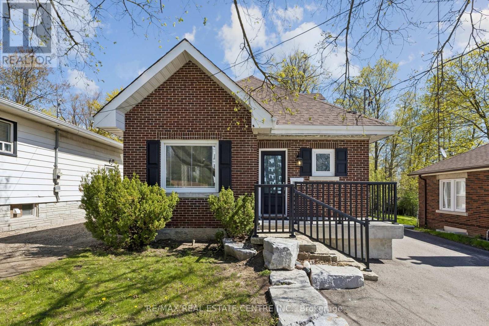 194 Silvercreek Parkway S, Guelph, Ontario  N1H 3S7 - Photo 2 - X13111966