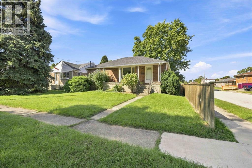 721 WILLIAM AVENUE, Sarnia, Ontario