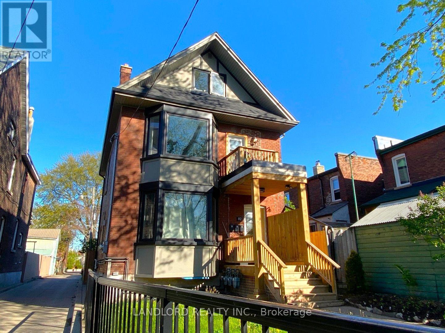 82 PARKWAY AVENUE, Toronto, Ontario