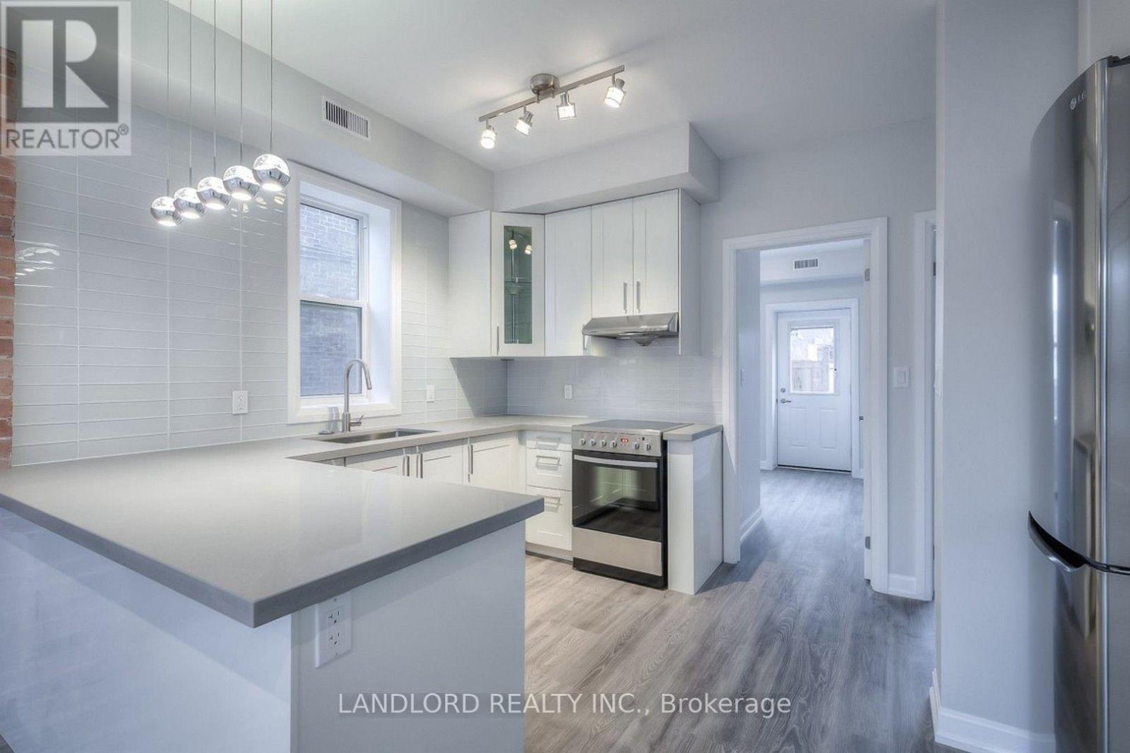 82 Parkway Avenue, Toronto, Ontario  M6R 1T5 - Photo 17 - W13762772